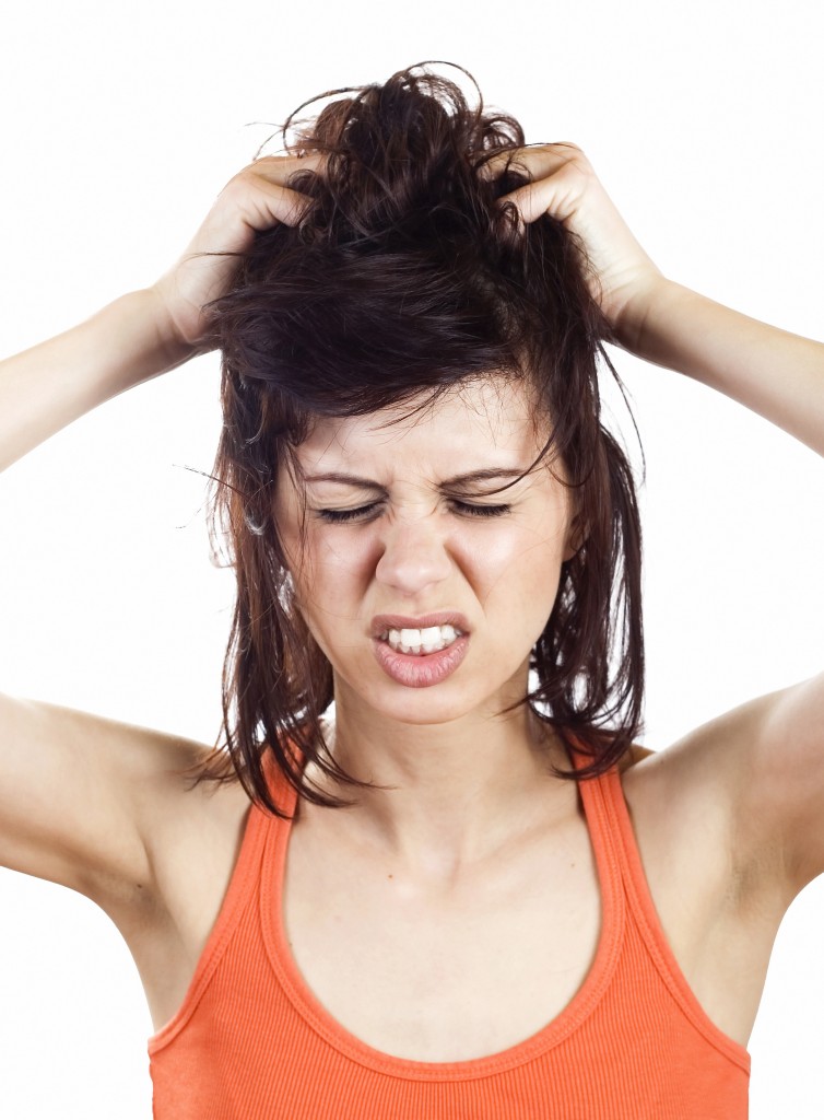 6 Natural Ways to Combat Dandruff