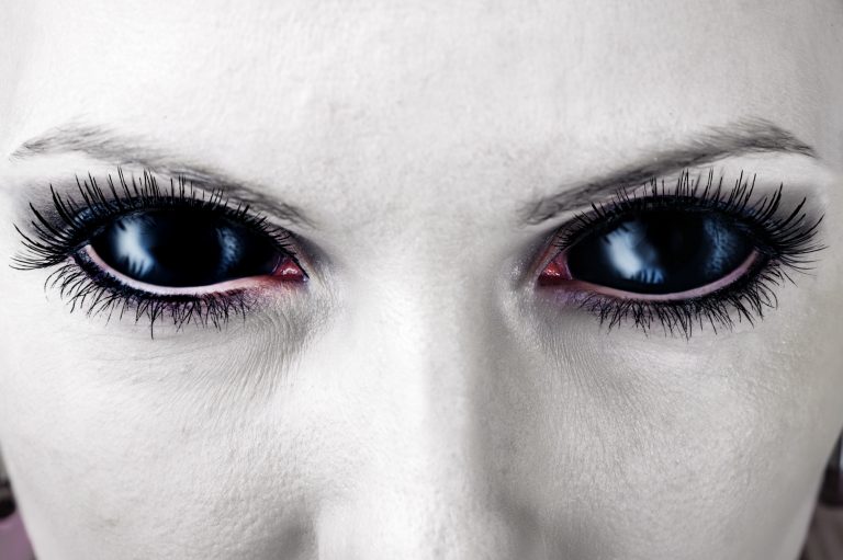 Dangers of Halloween Contact Lenses