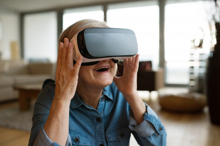 Virtual Reality Assists Macular Degeneration Treatment