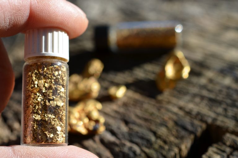 Gold Flakes May Cure Macular Degeneration