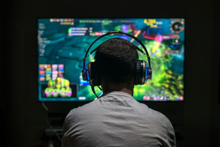 Detect Macular Degeneration by Playing Video Games